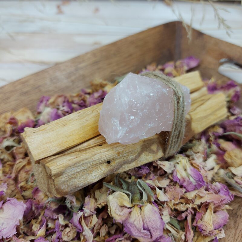 Atado de Palo Santo y Cuarzo Rosa